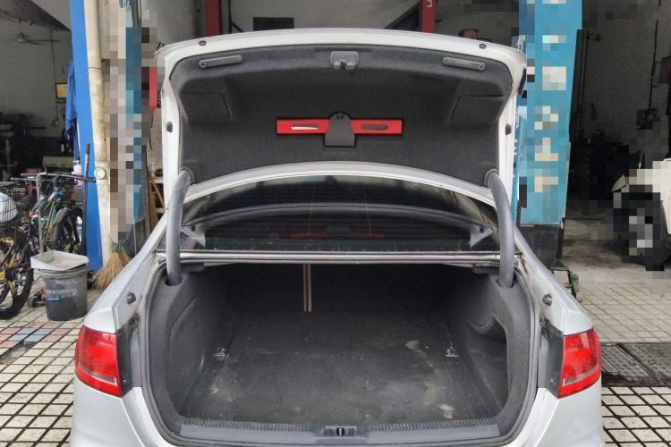 Used Audi A4L 2012 2.0 TFSI automatic Comfort trim level Trunk