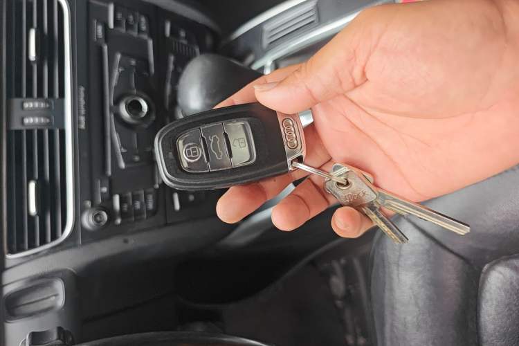 Used Audi A4L 2012 2.0 TFSI automatic standard version Vehicle Key