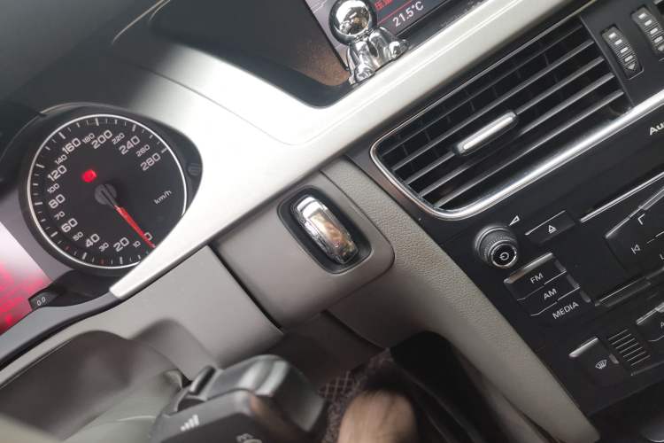 Used Audi A4L 2012 2.0 TFSI automatic Comfort trim level Vehicle Key