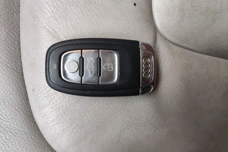 Used Audi A4L 2012 2.0 TFSI automatic Comfort trim level Vehicle Key