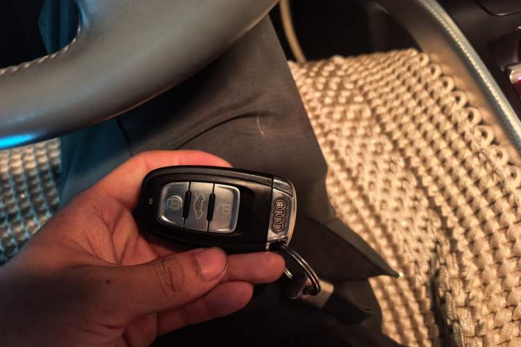 Used Audi A4L 2012 2.0 TFSI automatic standard version Vehicle Key