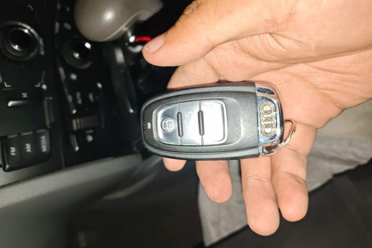 Used Audi A4L 2012 2.0 TFSI automatic standard version Vehicle Key