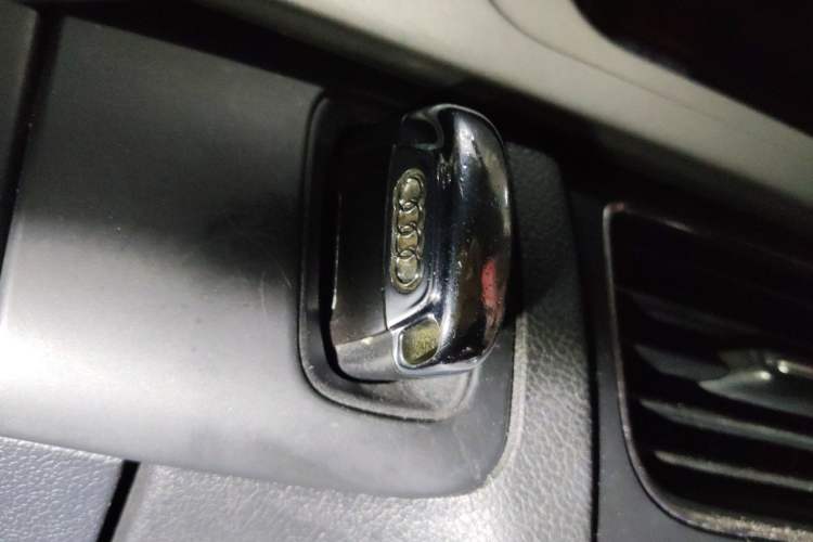 Used Audi A4L 2012 2.0 TFSI automatic standard version Vehicle Key