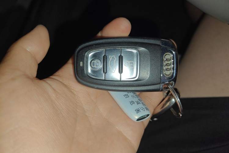 Used Audi A4L 2012 2.0 TFSI automatic standard version Vehicle Key