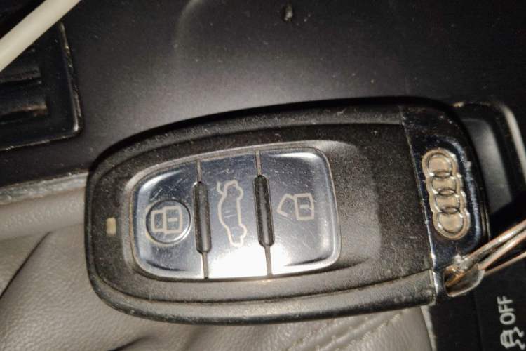 Used Audi A4L 2012 2.0 TFSI automatic Comfort trim level Vehicle Key