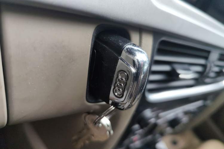Used Audi A4L 2012 2.0 TFSI automatic standard version Vehicle Key