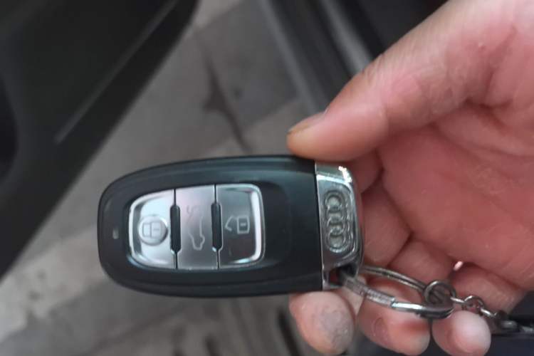 Used Audi A4L 2012 2.0 TFSI automatic standard version Vehicle Key