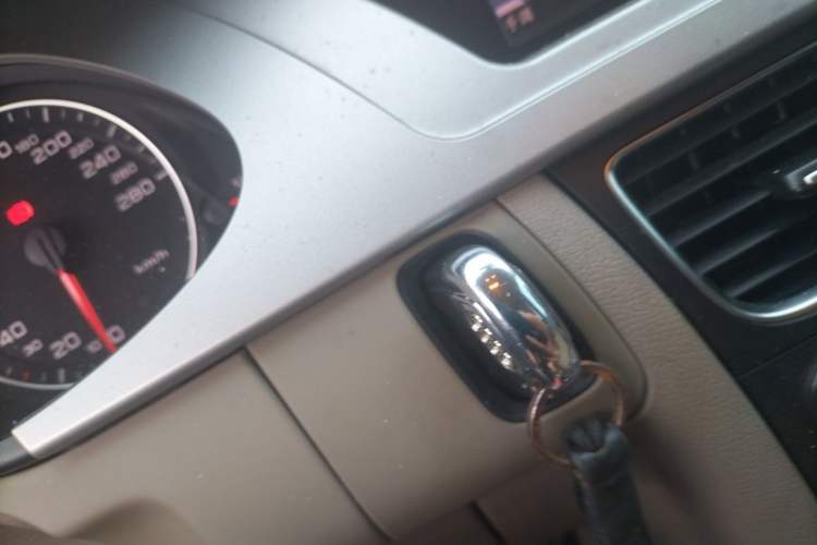 Used Audi A4L 2012 2.0 TFSI automatic Comfort trim level Vehicle Key
