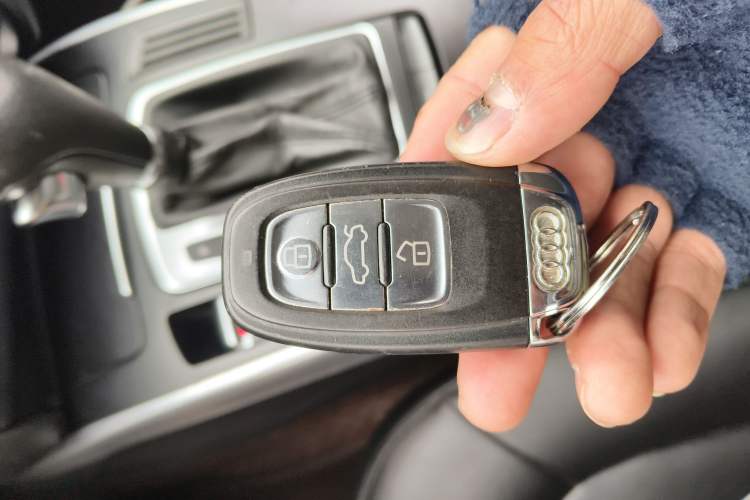 Used Audi A4L 2012 2.0 TFSI automatic standard version Vehicle Key