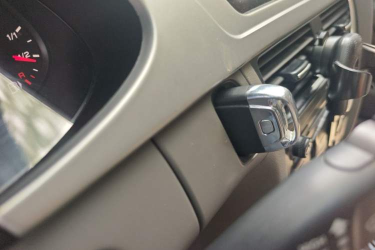 Used Audi A4L 2012 2.0 TFSI automatic Comfort trim level Vehicle Key