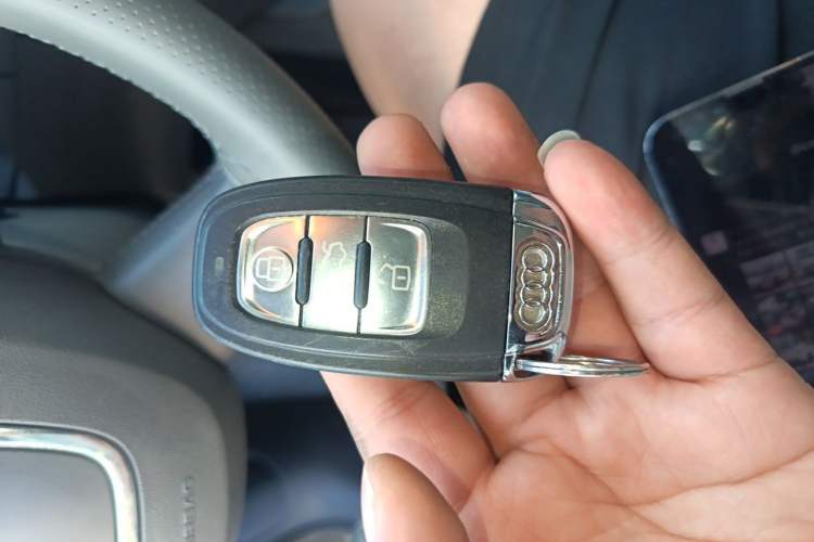 Used Audi A4L 2012 2.0 TFSI automatic standard version Vehicle Key