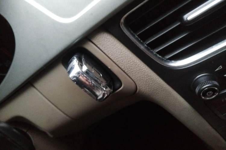 Used Audi A4L 2012 2.0 TFSI automatic Comfort trim level Vehicle Key
