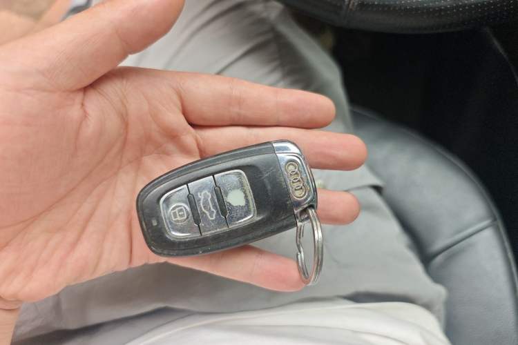 Used Audi A4L 2012 2.0 TFSI automatic Comfort trim level Vehicle Key