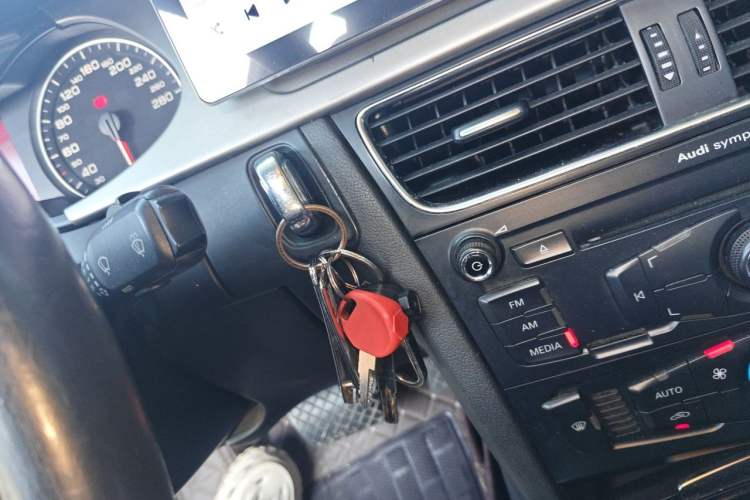 Used Audi A4L 2012 2.0 TFSI automatic standard version Vehicle Key