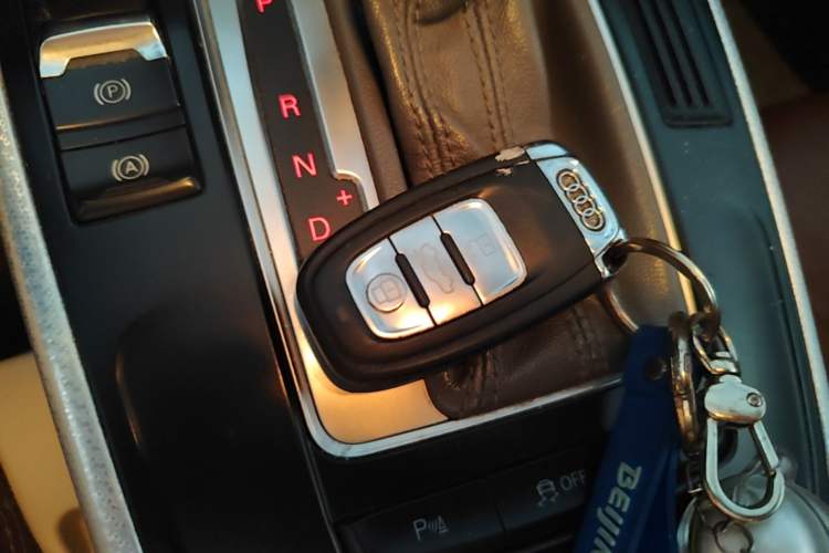 Used Audi A4L 2012 2.0 TFSI automatic sporty version Vehicle Key