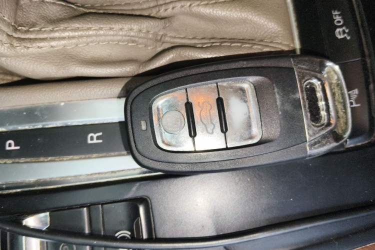 Used Audi A4L 2012 2.0 TFSI automatic Comfort trim level Vehicle Key