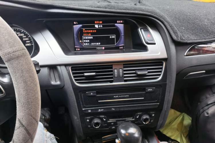 Used Audi A4L 2012 2.0 TFSI automatic luxury version Audio And AC Panel