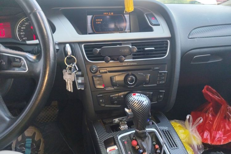 Used Audi A4L 2012 2.0 TFSI automatic standard version Audio And AC Panel