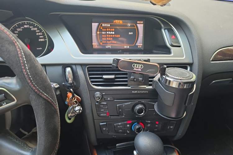 Used Audi A4L 2012 2.0 TFSI automatic Comfort trim level Audio And AC Panel