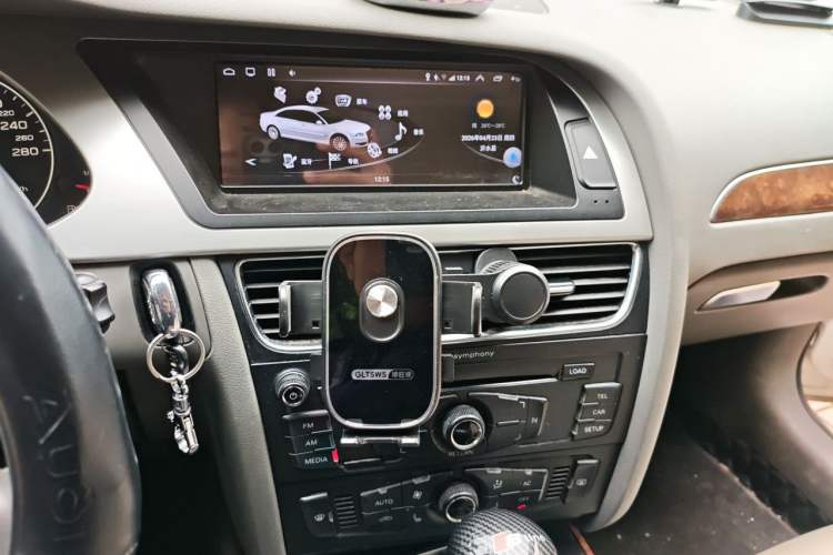 Used Audi A4L 2012 2.0 TFSI automatic Comfort trim level Audio And AC Panel