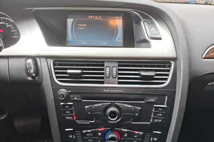 Used Audi A4L 2012 2.0 TFSI automatic Comfort trim level Audio And AC Panel