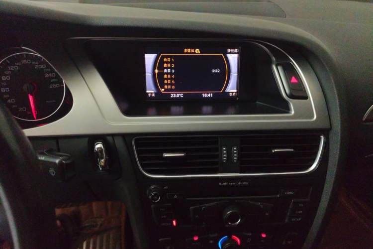 Used Audi A4L 2012 2.0 TFSI automatic Comfort trim level Audio And AC Panel