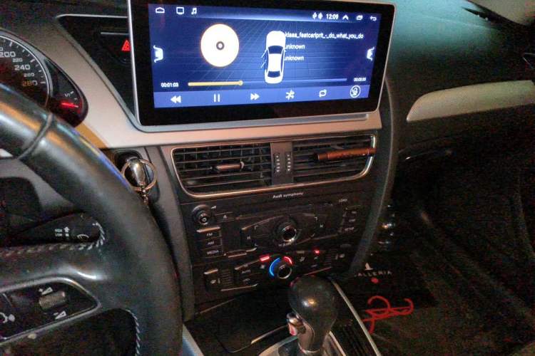 Used Audi A4L 2012 2.0 TFSI automatic standard version Audio And AC Panel