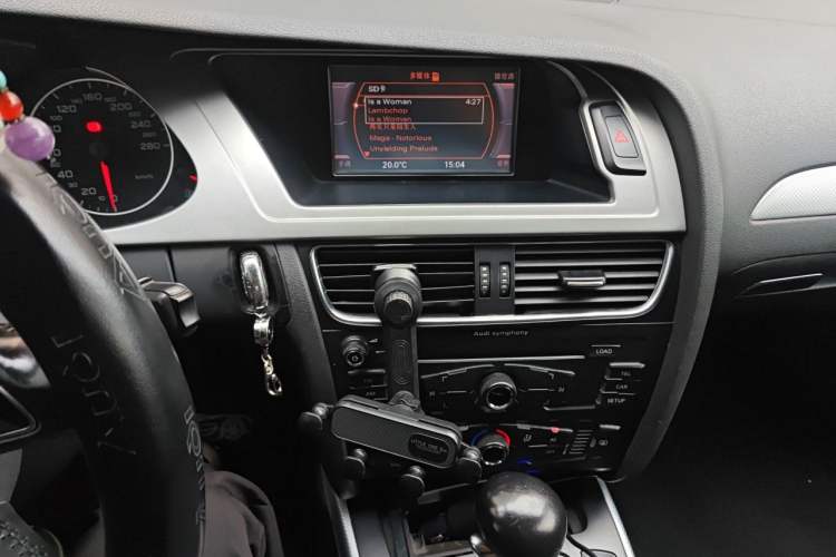Used Audi A4L 2012 2.0 TFSI automatic standard version Audio And AC Panel