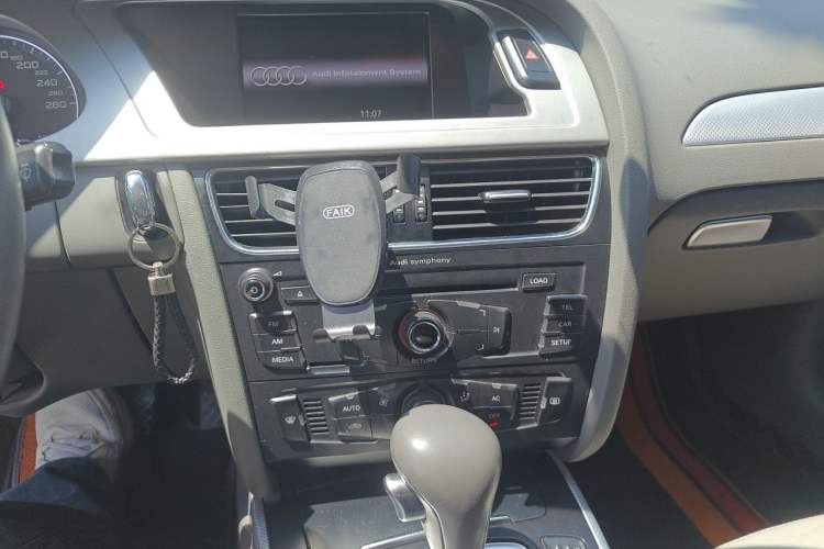 Used Audi A4L 2012 2.0 TFSI automatic Comfort trim level Audio And AC Panel
