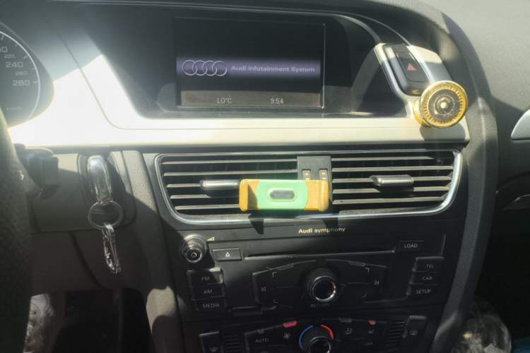 Used Audi A4L 2012 2.0 TFSI automatic standard version Audio And AC Panel