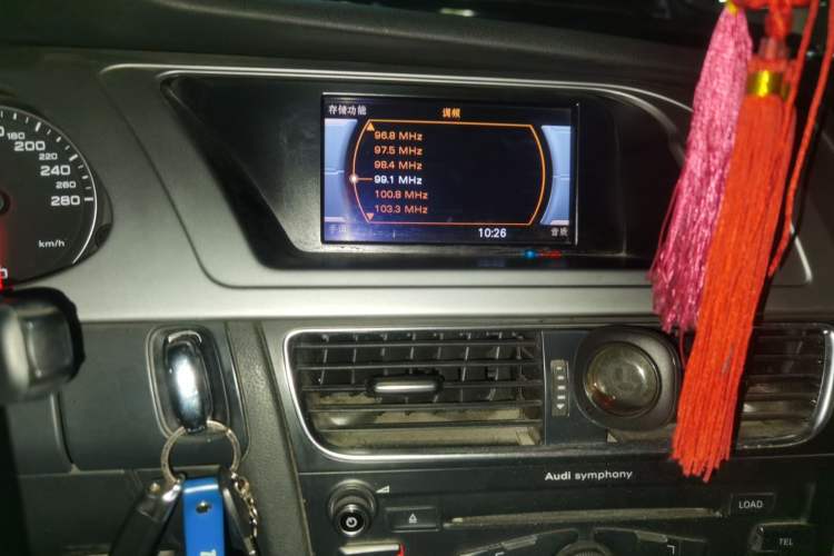 Used Audi A4L 2012 2.0 TFSI automatic standard version Audio And AC Panel