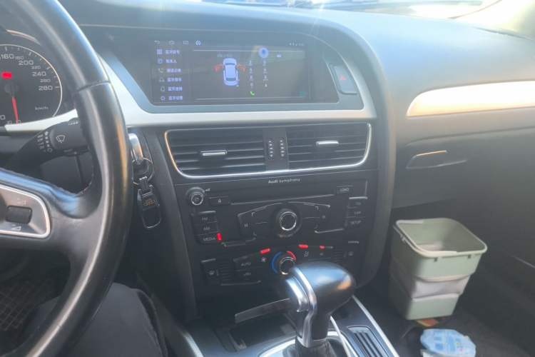 Used Audi A4L 2012 2.0 TFSI automatic Comfort trim level Audio And AC Panel