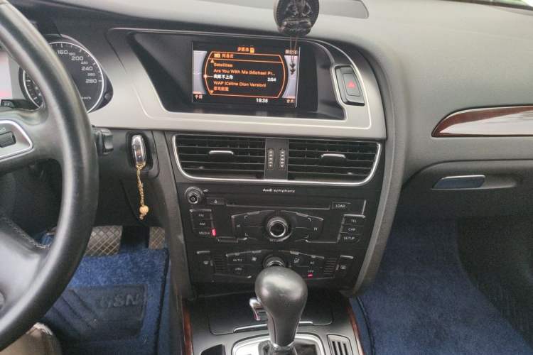 Used Audi A4L 2012 2.0 TFSI automatic standard version Audio And AC Panel