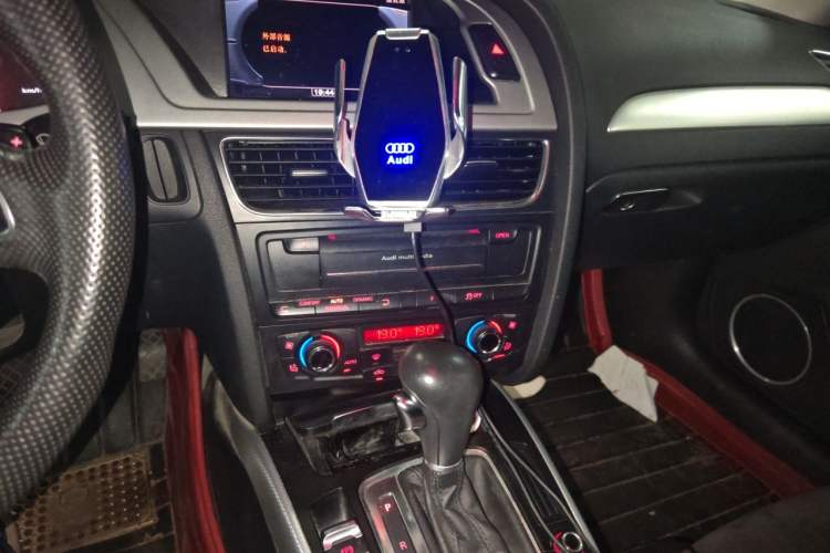 Used Audi A4L 2012 2.0 TFSI automatic sporty version Audio And AC Panel