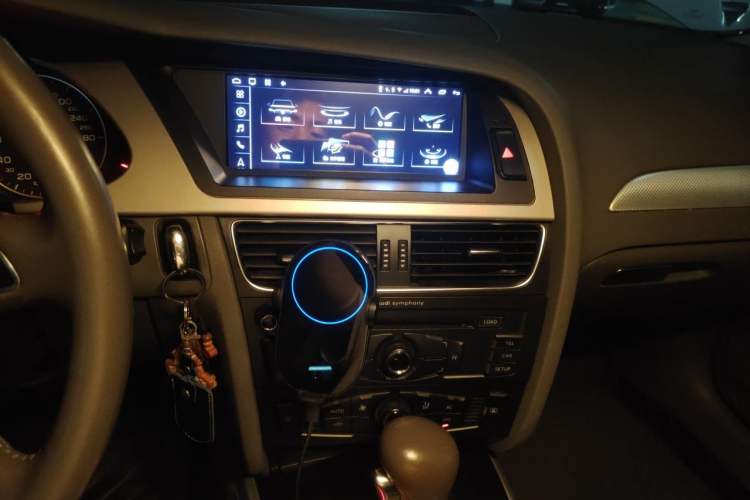 Used Audi A4L 2012 2.0 TFSI automatic standard version Audio And AC Panel