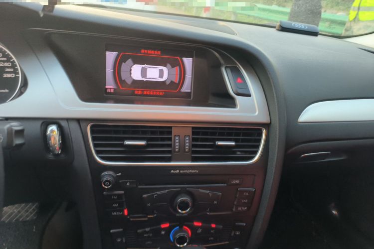 Used Audi A4L 2012 2.0 TFSI automatic standard version Audio And AC Panel