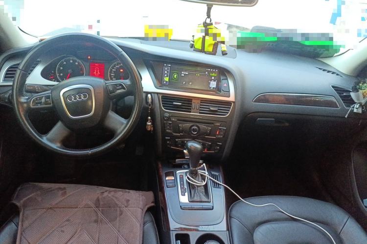 Used Audi A4L 2012 2.0 TFSI automatic standard version Center Console