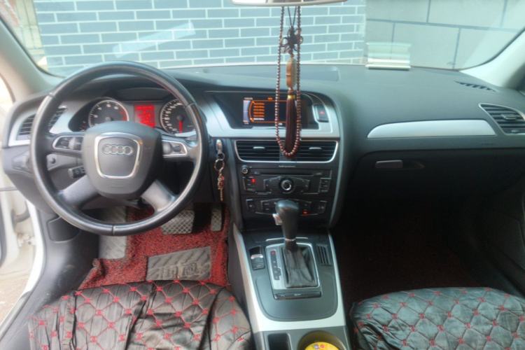 Used Audi A4L 2012 2.0 TFSI automatic standard version Center Console