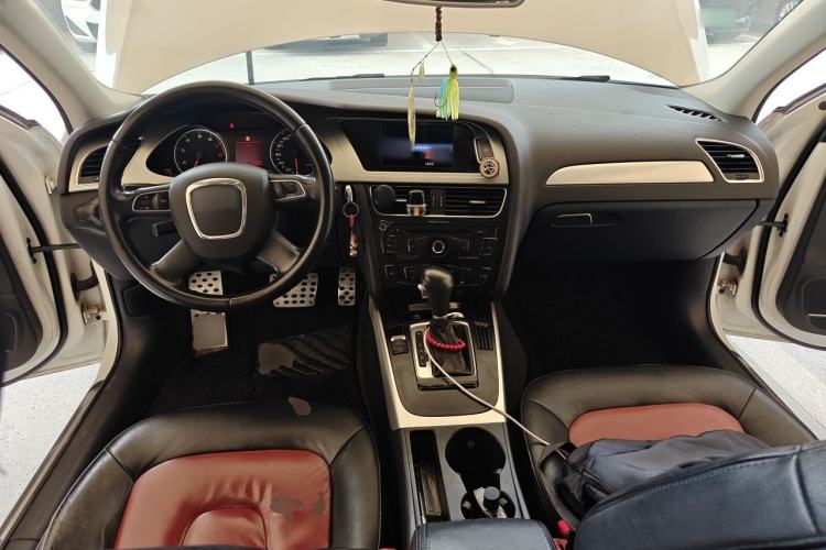 Used Audi A4L 2012 2.0 TFSI automatic standard version Center Console