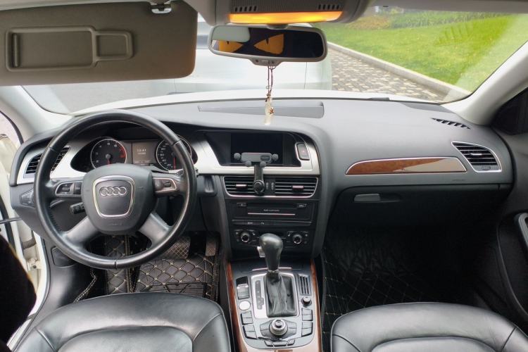 Used Audi A4L 2012 2.0 TFSI Automatic Technology Model Center Console