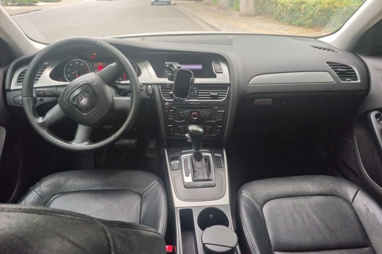 Used Audi A4L 2012 1.8 TFSI Automatic Comfort Model Center Console