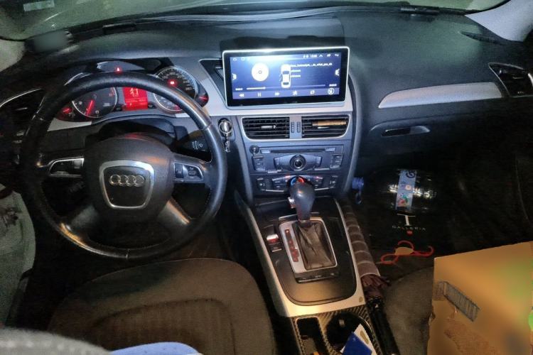 Used Audi A4L 2012 2.0 TFSI automatic standard version Center Console