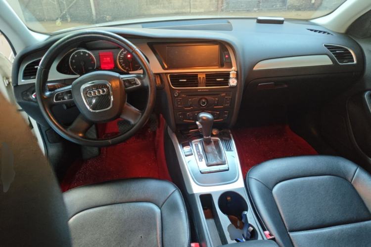 Used Audi A4L 2012 2.0 TFSI automatic standard version Center Console