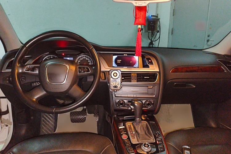 Used Audi A4L 2012 2.0 TFSI Automatic Technology Model Center Console