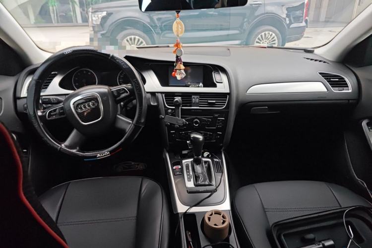 Used Audi A4L 2012 2.0 TFSI automatic standard version Center Console