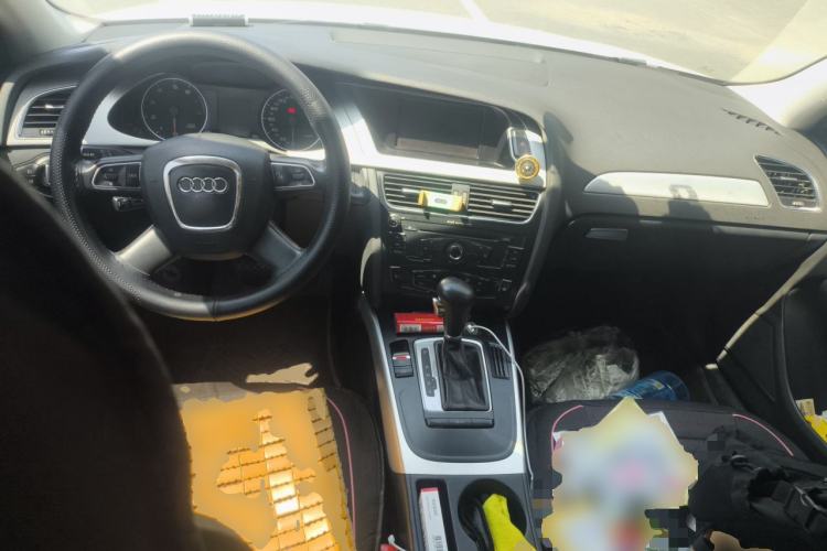 Used Audi A4L 2012 2.0 TFSI automatic standard version Center Console