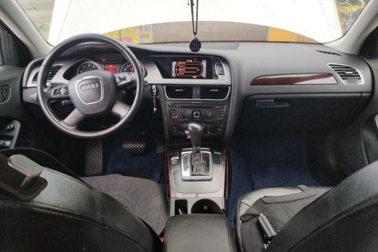 Used Audi A4L 2012 2.0 TFSI automatic standard version Center Console