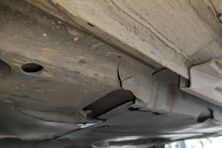 Used Audi A4L 2012 2.0 TFSI automatic standard version Chassis Front Left