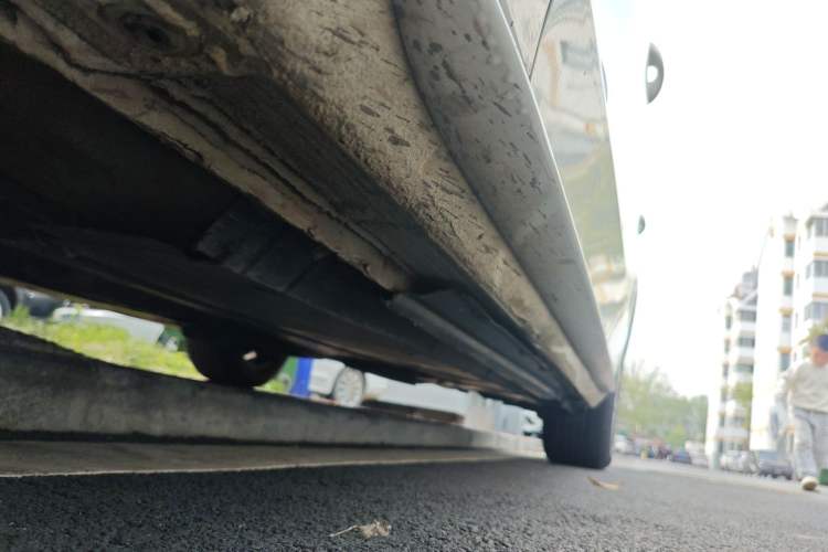 Used Audi A4L 2012 2.0 TFSI automatic standard version Chassis Front Left