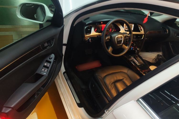 Used Audi A4L 2012 2.0 TFSI automatic Comfort trim level Driver Seat